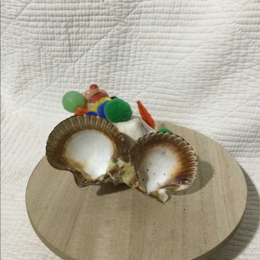 CLOWN FIGURINE made from Shells - Picture 6 of 7